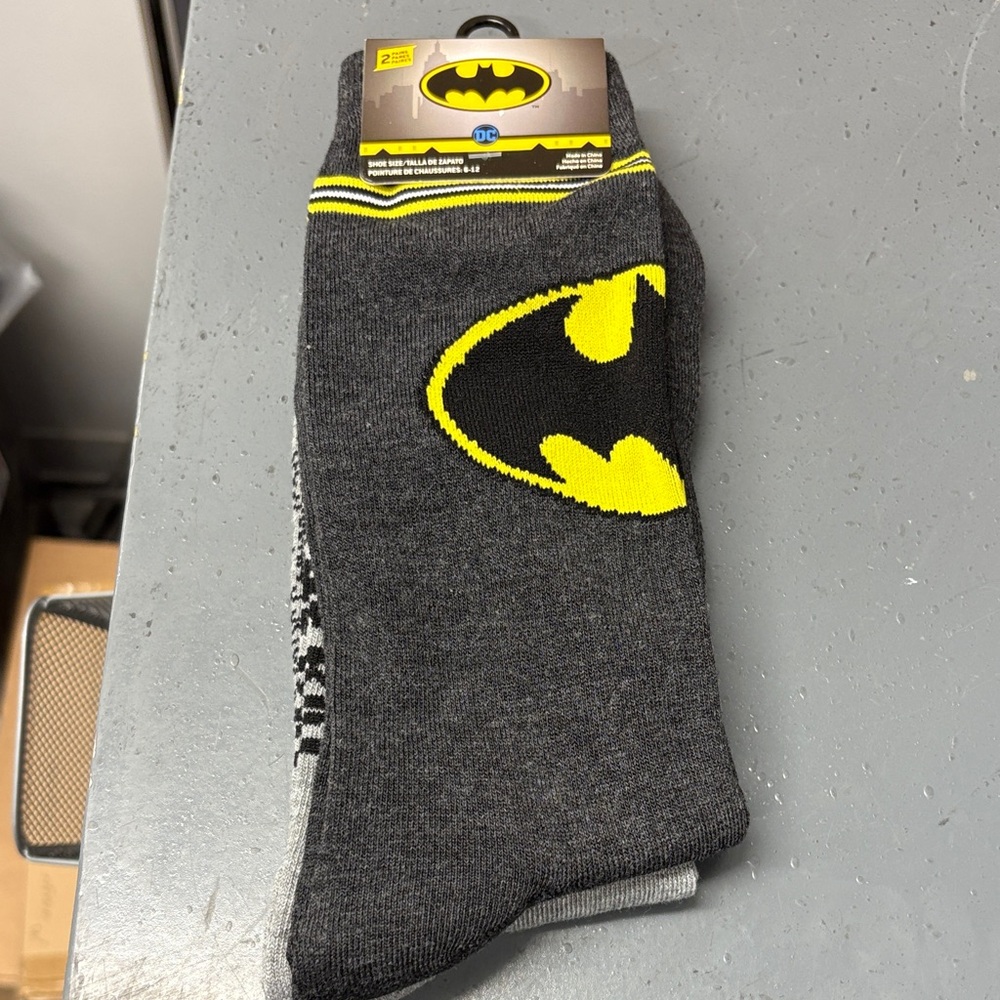DC Comics Batman Logo Men's Socks - Black and Yellow